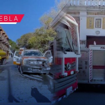 Bomberos sofocan incendio en casona del Centro Histórico de Puebla; investigan causas