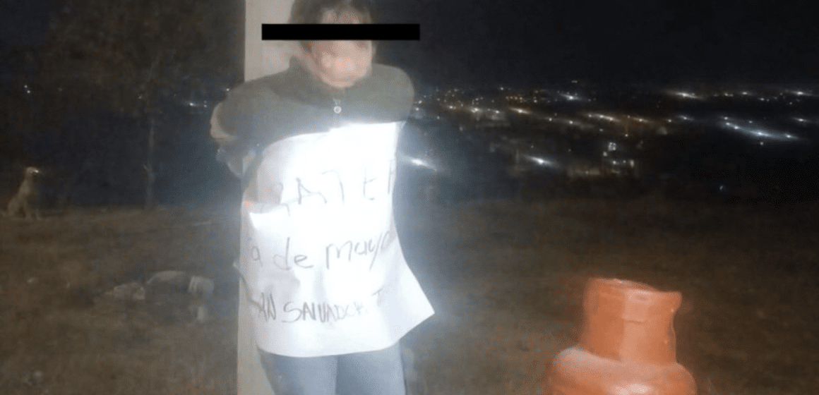 Detienen y amarran a presunta ladrona en Barranca Honda