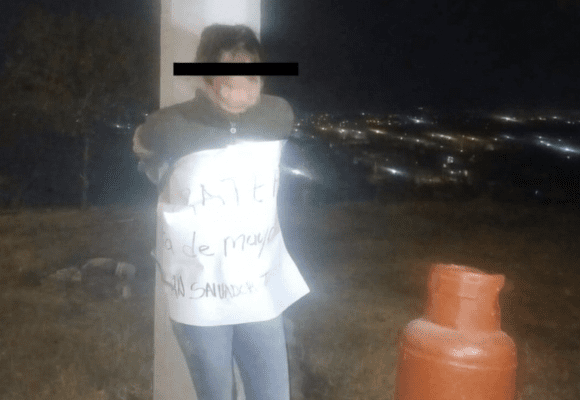 Detienen y amarran a presunta ladrona en Barranca Honda