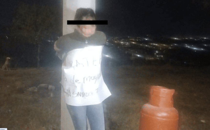 Detienen y amarran a presunta ladrona en Barranca Honda