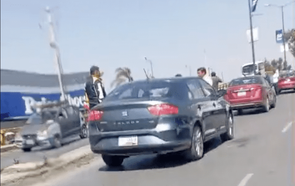 Mega carambola desquicia el tránsito en el puente de la 16 de Septiembre; reportan 11 vehículos afectados