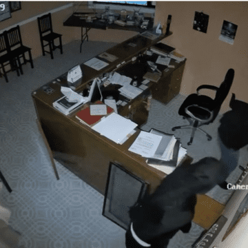 Sujetos roban dinero de la oficina parroquial de la iglesia de San Juan Tuxco