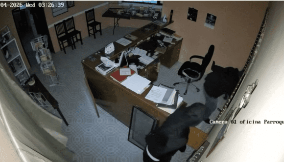 Sujetos roban dinero de la oficina parroquial de la iglesia de San Juan Tuxco