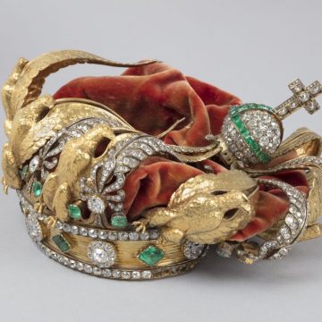 Restaurarán la corona de la emperatriz Eugenia tras robo en el Museo del Louvre