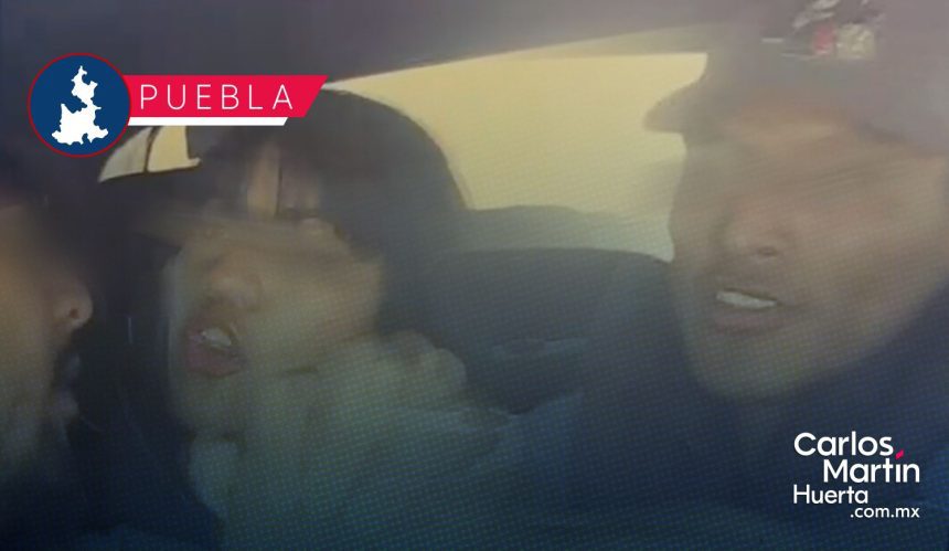 (VIDEO) Conductor de Uber frustra asalto con maniobra extrema en Puebla