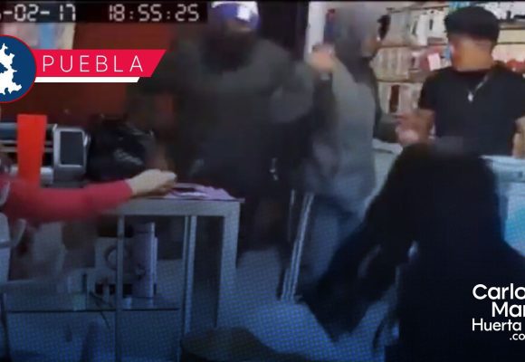 En segundos y a punta de pistola, asaltan negocio en Bosques de Amalucan