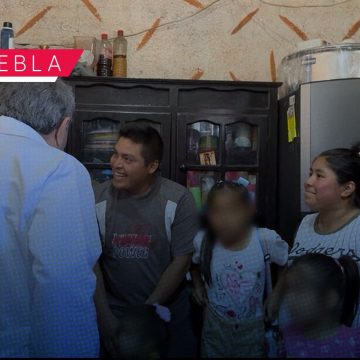 Gobierno estatal brinda atención cercana y permanente a familias en Huauchinango