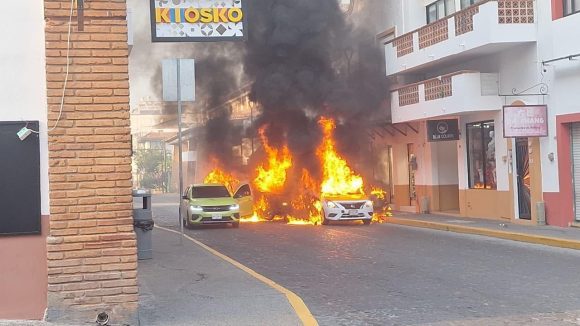 Operativo federal en Tapalpa desata bloqueos y quema de vehículos en Jalisco