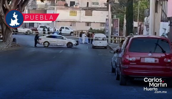 Asesinan a mujer mientras revisaba su auto en Zaragoza; hay un motociclista detenido
