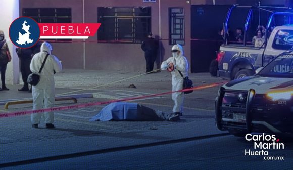 Ejecutan a hombre afuera de una farmacia en San Isidro Castillotla