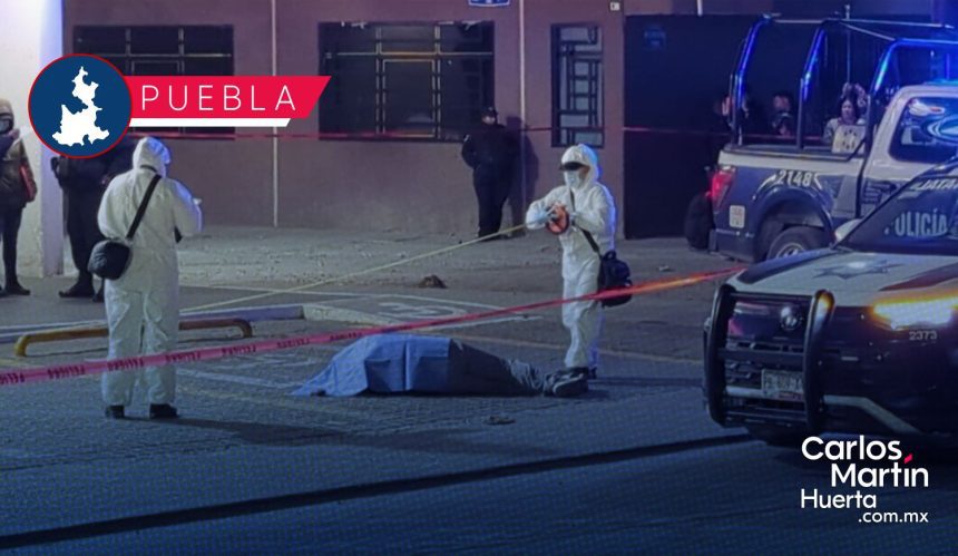 Ejecutan a hombre afuera de una farmacia en San Isidro Castillotla