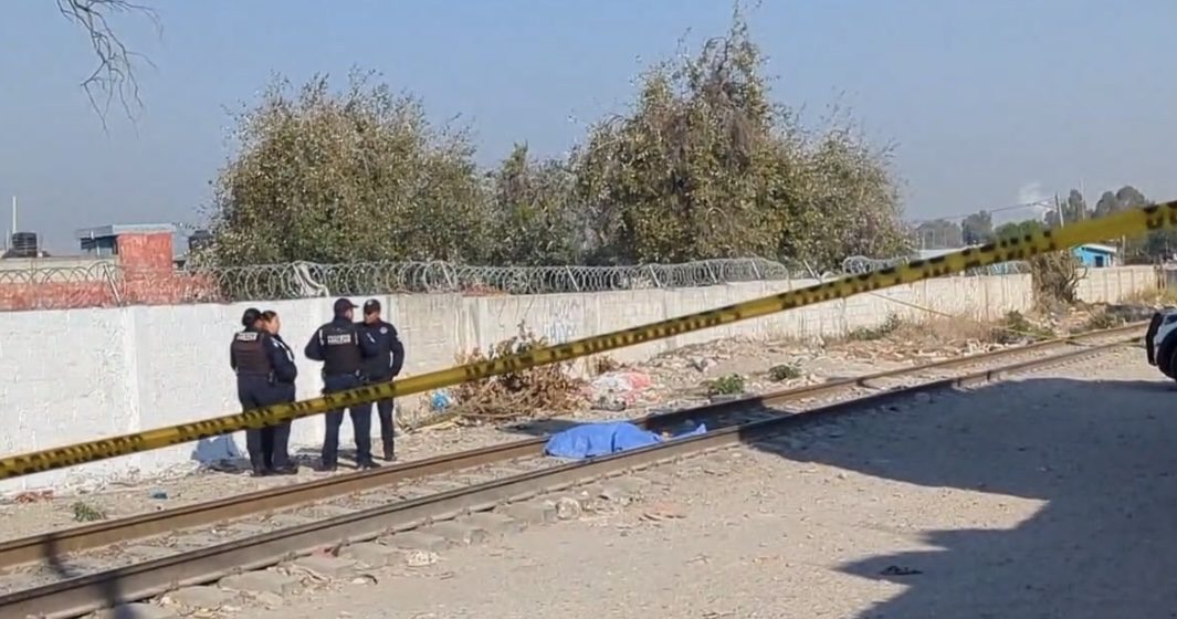 Hombre muere arrollado por tren en inmediaciones del panteón de San Pablo Xochimehuacan