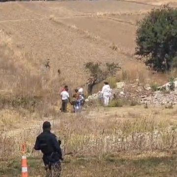 Encobijado y dentro de un tambo fue localizado el cadáver de un hombre en los límites con Tlaxcala