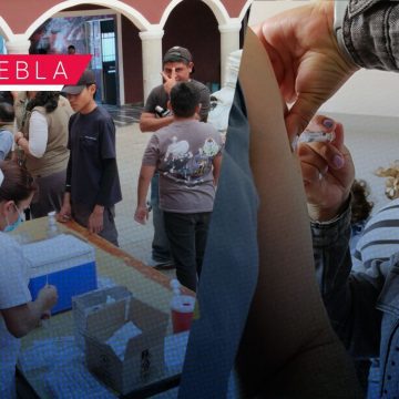 IMSS-Bienestar y Gobierno Estatal mantienen vacunación en mercados y plazas