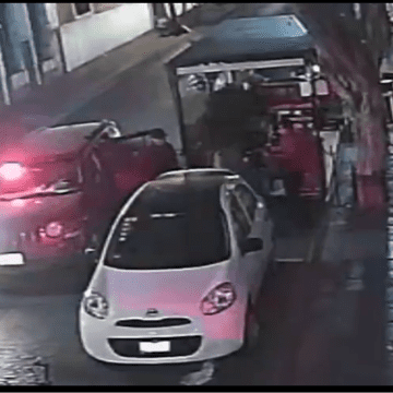 Cámaras captan a ministeriales amedrentando a personal de un bar en el Centro; FGE investiga