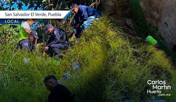 Rescatan a mujer que cayó a una barranca en San Salvador El Verde