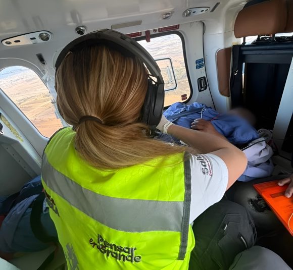 Mujer lesionada en explosión es trasladada vía aérea desde Huauchinango
