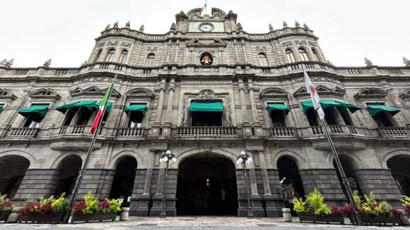 Palacio Municipal - Ayuntamiento de Puebla Gobierno de la Ciudad garantiza prestación de servicios municipales