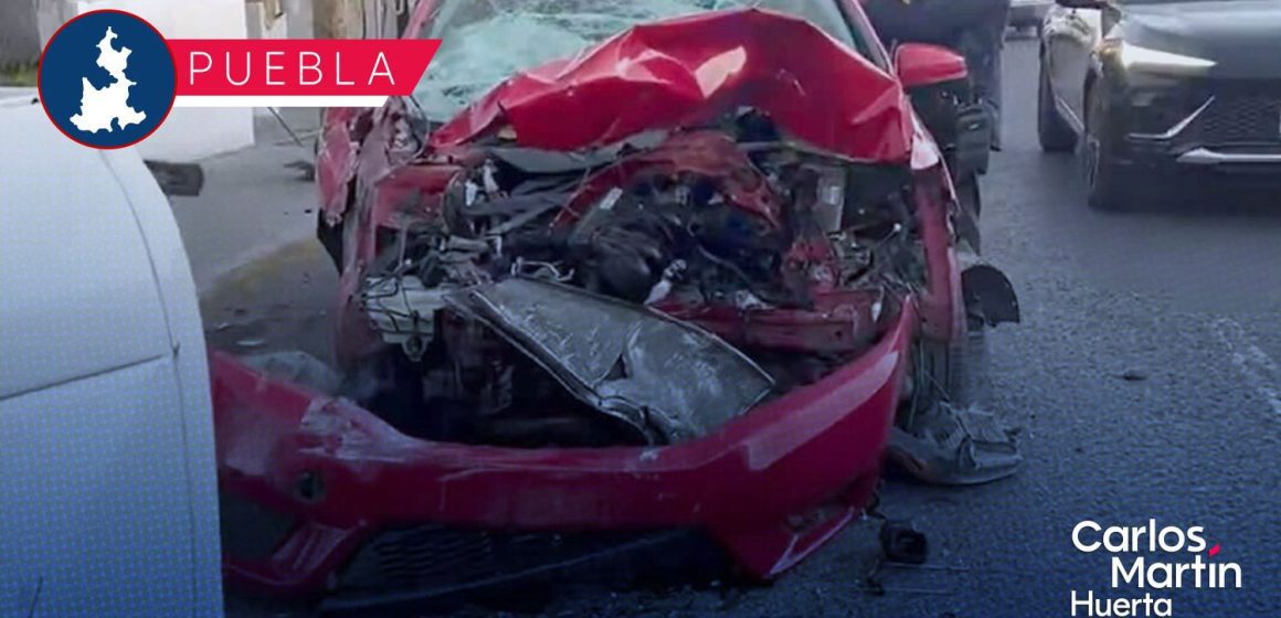 Protagoniza accidente en la 16 de Septiembre y abandona su vehículo