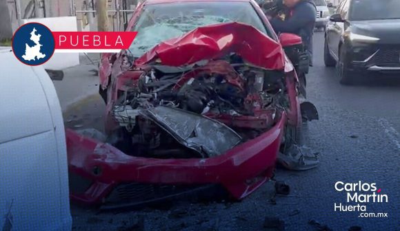 Protagoniza accidente en la 16 de Septiembre y abandona su vehículo