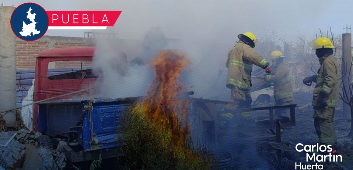 Quema de pastizales se sale de control y consume 4 vehículos en San Pedro Cholula