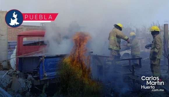Quema de pastizales se sale de control y consume 4 vehículos en San Pedro Cholula