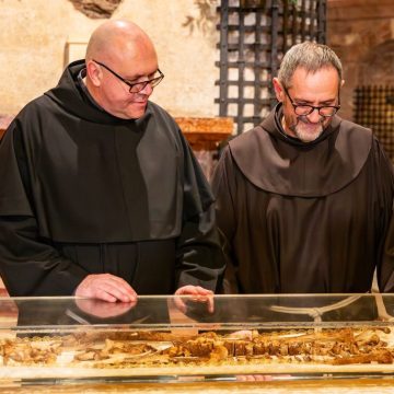 Exponen reliquias de San Francisco de Asís por primera vez