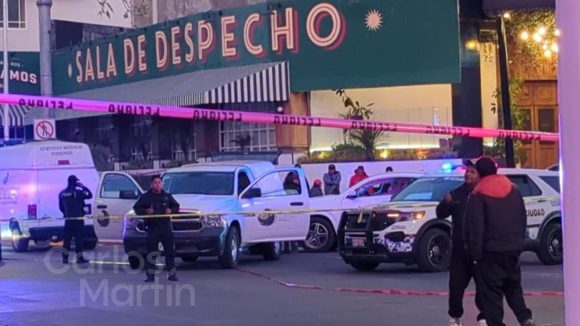 Caen cuatro tras ataque armado afuera de Sala de Despecho de Angelópolis