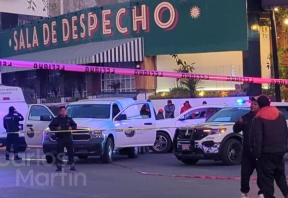 Caen cuatro tras ataque armado afuera de Sala de Despecho de Angelópolis