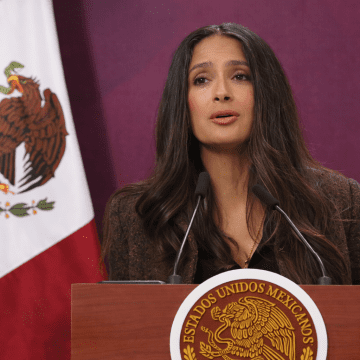 Salma Hayek destaca impulso histórico al cine mexicano con nueva ley cinematográfica