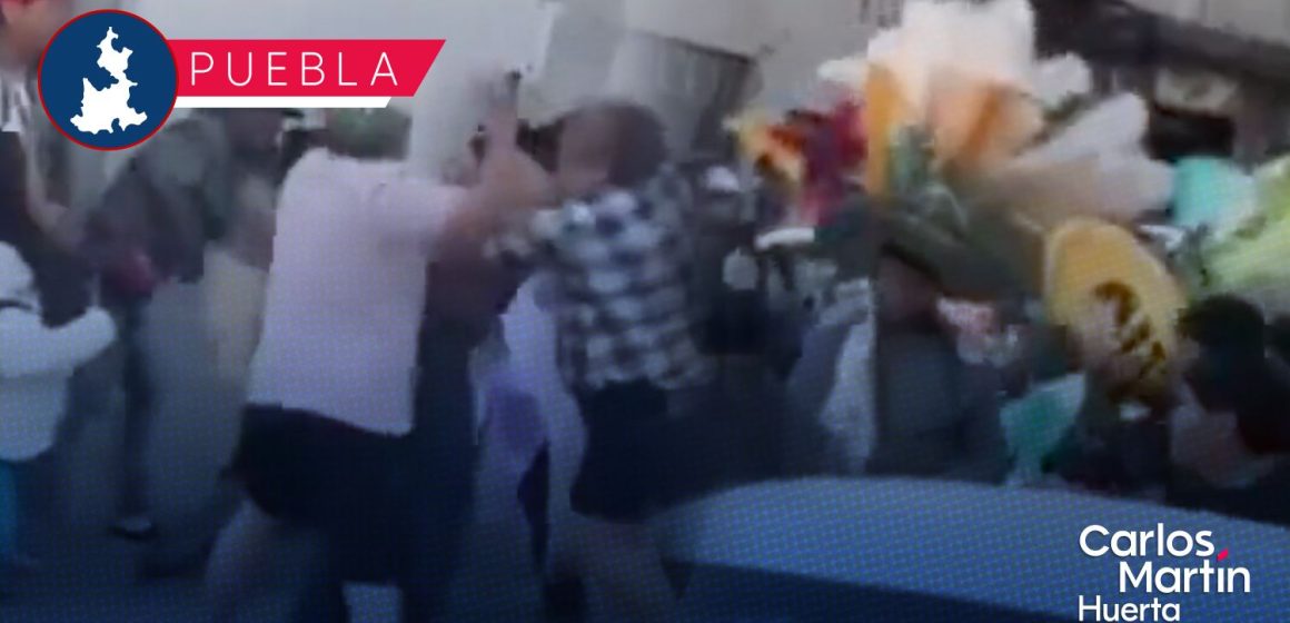 Portada Se desata riña campal en carnaval de San Pablo Xochimehuacan; hieren a menor de 11 años CMH Se desata riña campal en carnaval de San Pablo Xochimehuacan; hieren a menor de 11 años