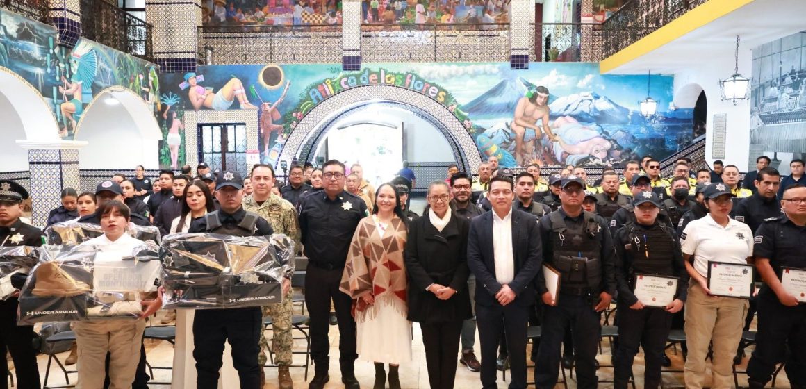 Ariadna Ayala fortalece la seguridad en Atlixco; entrega nuevo equipo policial