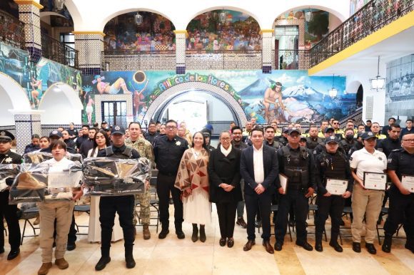 Ariadna Ayala fortalece la seguridad en Atlixco; entrega nuevo equipo policial