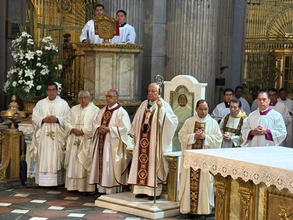 Víctor Sánchez Espinosa encabeza ordenación de ocho presbíteros en la Catedral