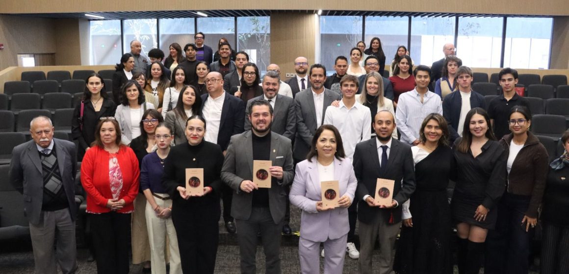 Presentan en el Congreso del Estado el libro “Grávida”