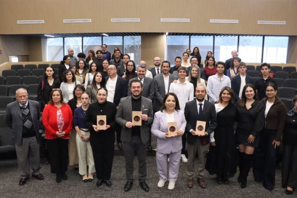 Presentan en el Congreso del Estado el libro “Grávida”