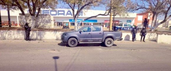 Hallan cuerpo desmembrado en camioneta frente a Plaza Cristal; era joven desaparecido en Texmelucan