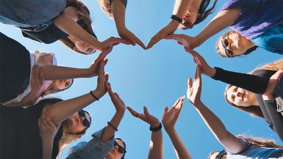 amistad 2 Mucho más que “likes”: El peligro de los vínculos superficiales en la era digital