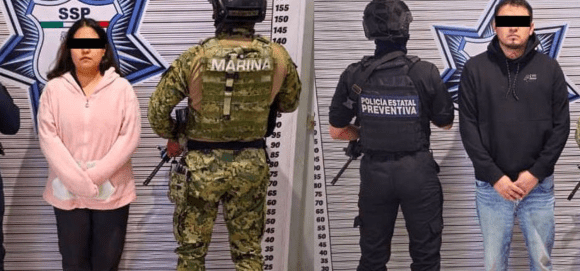 Pareja dedicada al cobro de piso y amenazas es detenida en Lomas de Angelópolis