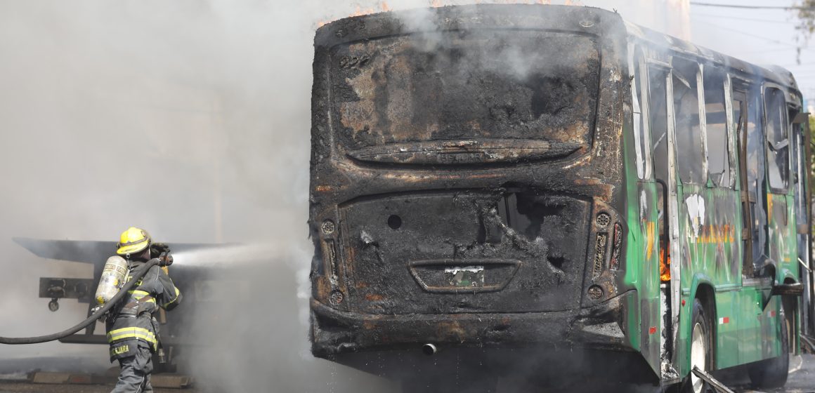 Ola de violencia por operativo en Tapalpa deja más de 250 narcobloqueos en 20 estados