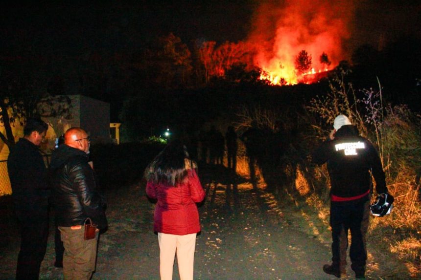 Incendio en el Cerro Zapotecas moviliza a Protección Civil en San Pedro Cholula