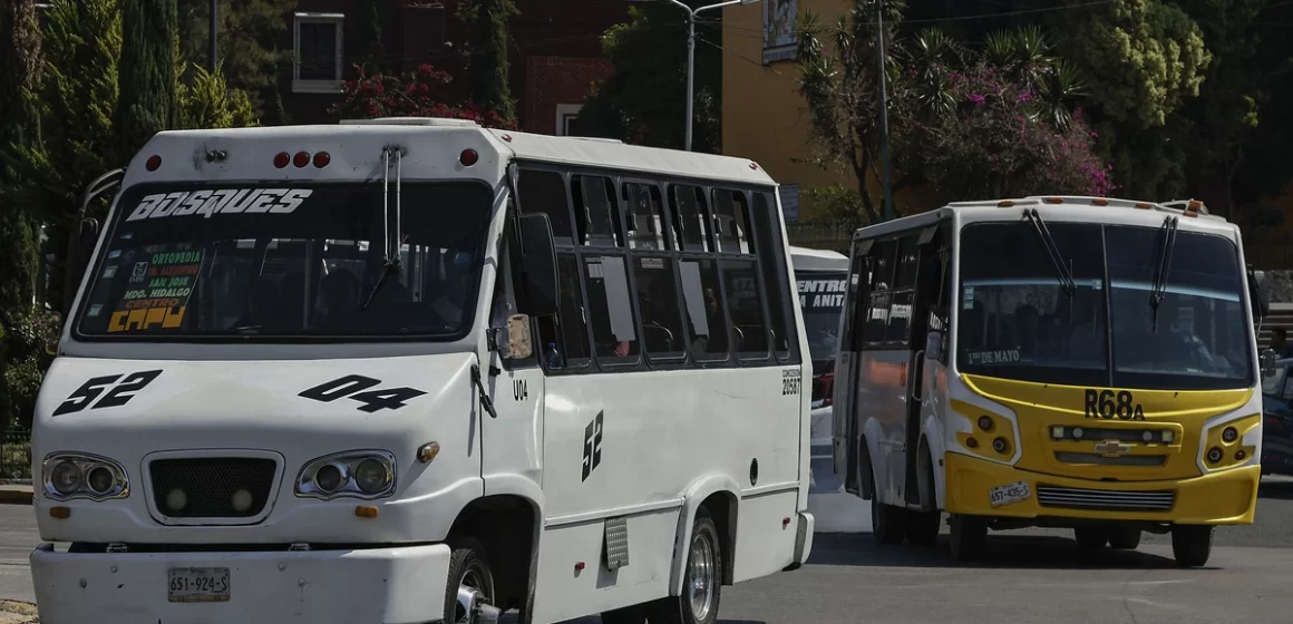 Investigan a exfuncionarios por permitir monopolio en concesiones de transporte