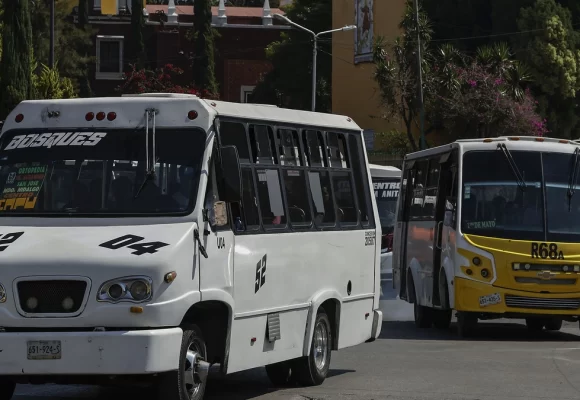 Investigan a exfuncionarios por permitir monopolio en concesiones de transporte