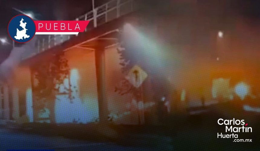 ¡De milagro! Sobrevive tras caer 15 metros al vacío y ver su auto arder en el Periférico Ecológico