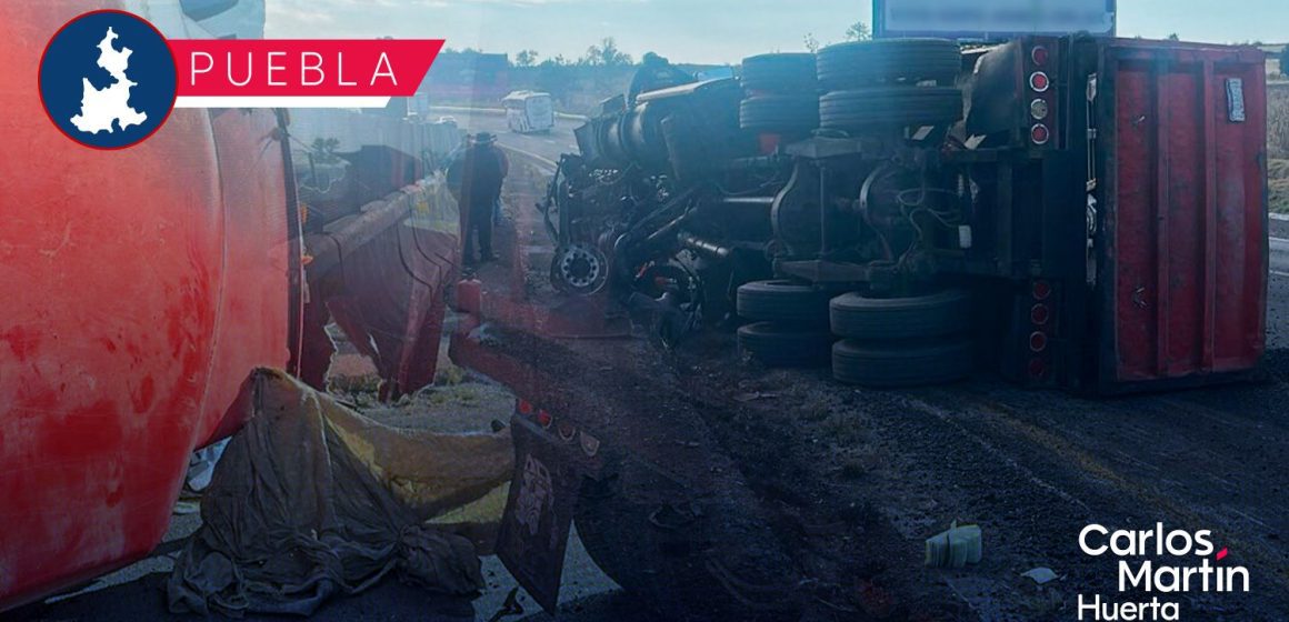 Portada Conductor muere tras volcar tráiler en la autopista México-Puebla CMH Conductor muere tras volcar tráiler en la autopista México-Puebla