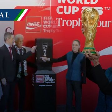 Sheinbaum levanta la Copa del Mundo a 100 días de la inauguración en México