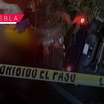 Camioneta volcó y mató a un peatón en la Vía Atlixcáyotl; el conductor iba ebrio