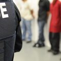Agente de ICE mata a mexicano en Houston tras presunto intento de atropello