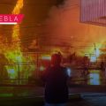 Incendio acaba con 5 locales en la Central de Abasto de Puebla