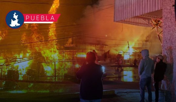 Incendio acaba con 5 locales en la Central de Abasto de Puebla